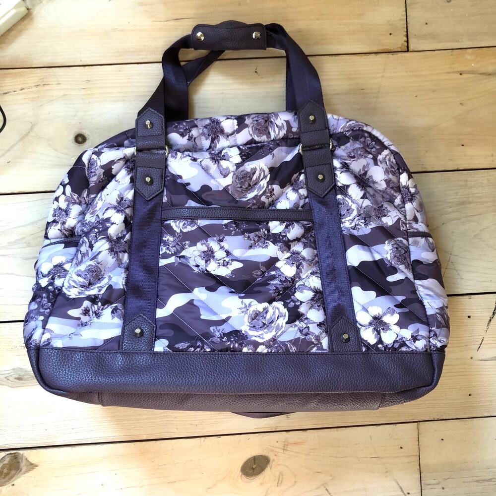 Cynthia Rowley EUC Women's Large Quilted Purple Floral Camo Weekender Bag